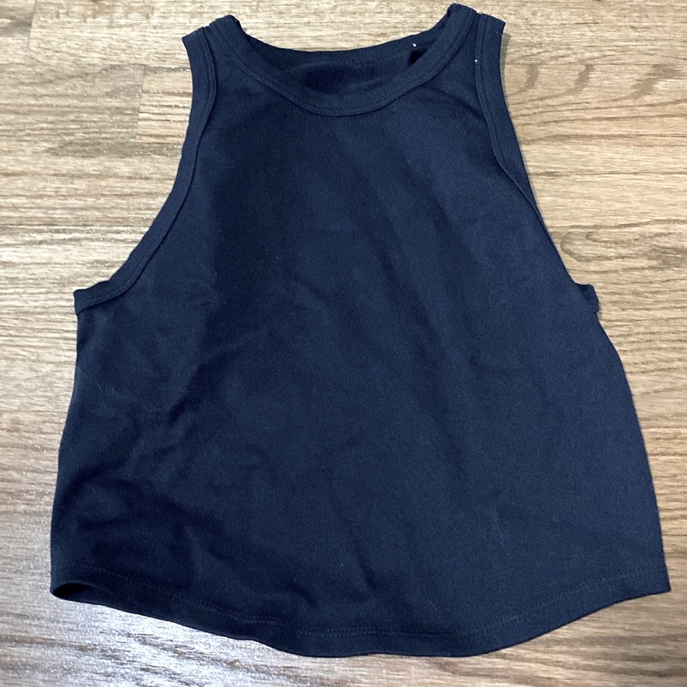 OQQ: BLACK CROP TOP